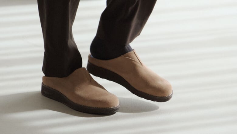 上質なスエードを使ったブランドストーン初のサンダルが春夏の新定番に躍り出る！