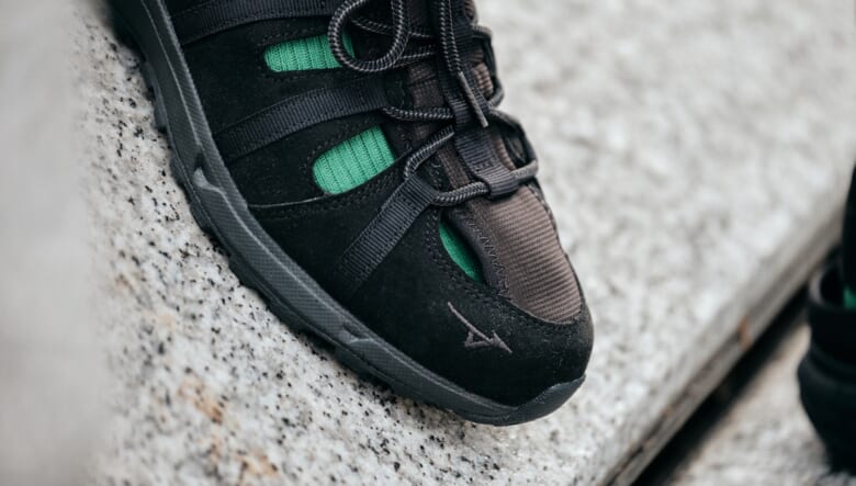 「ミズノ」の注目シューズ。話題の2WAYモデルが、スエードを纏ってアップデート！