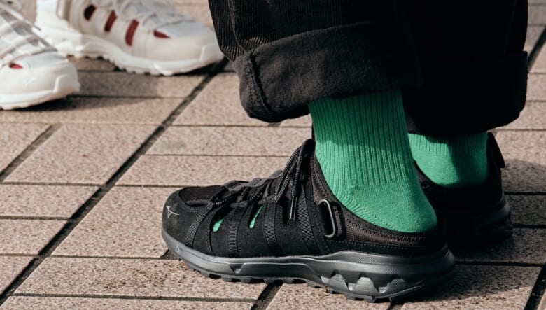 「ミズノ」の注目シューズ。話題の2WAYモデルが、スエードを纏ってアップデート！