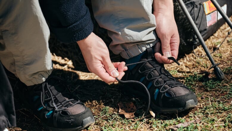 「ミズノ」の注目シューズ。話題の2WAYモデルが、スエードを纏ってアップデート！