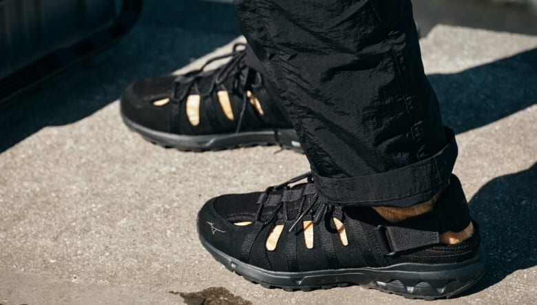 「ミズノ」の注目シューズ。話題の2WAYモデルが、スエードを纏ってアップデート！