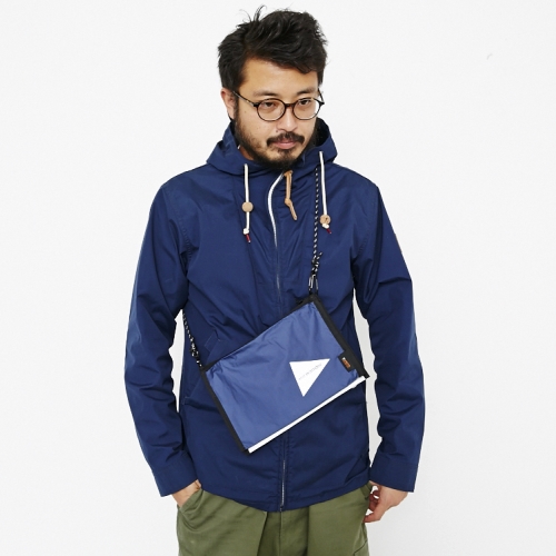 and wander×GO OUT triple sacoche