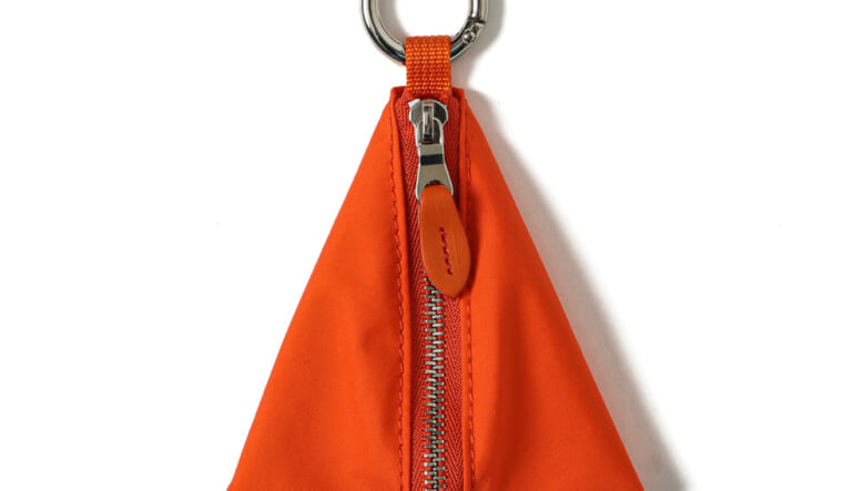 ビームスがスタンダードサプライに別注！オレンジに染まったバッグ&ポーチの数々。