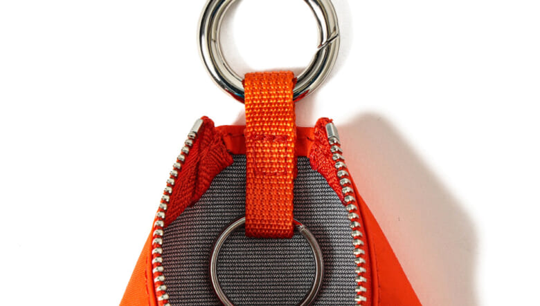 ビームスがスタンダードサプライに別注！オレンジに染まったバッグ&ポーチの数々。