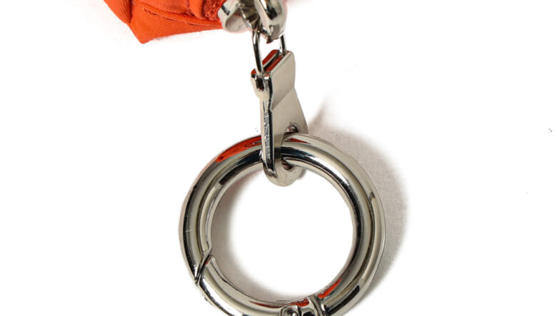 ビームスがスタンダードサプライに別注！オレンジに染まったバッグ&ポーチの数々。