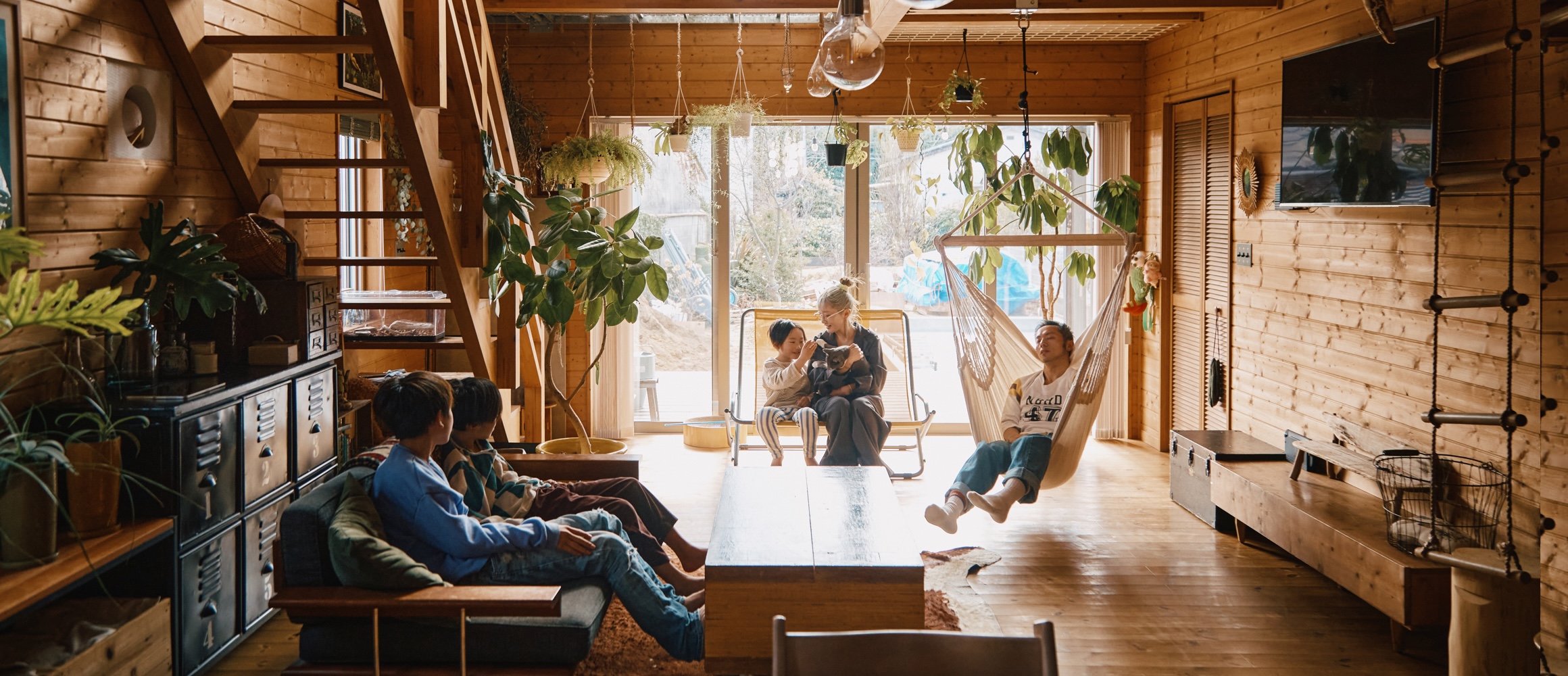 まるで美術館！ ジャンルレスに好きを詰め込む、家族団らんのハコ。【BESSユーザーお宅訪問@ワンダーデバイス・福島】