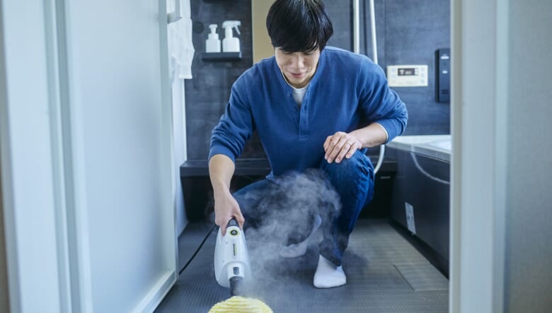 ケルヒャーの大人気ハンディスチーマーがついに正式リリース！　手軽に汚れが落とせる魔法のアイテム。