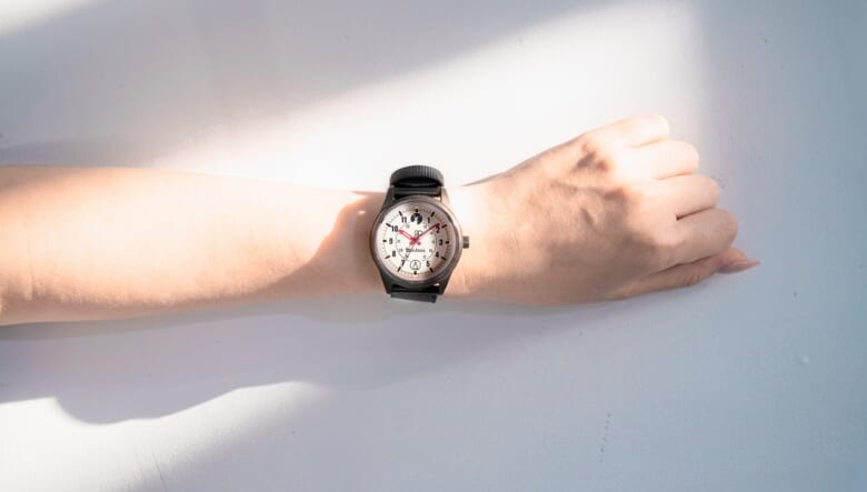 キャプテンスタッグとシチズンQ&Qのダブル50周年モデルが登場。ソーラー仕様で電池交換が不要なリストウォッチはコスパ抜群！