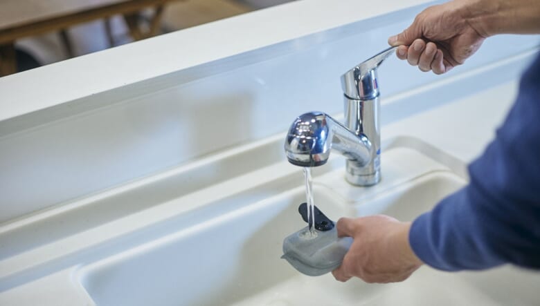 ケルヒャーの大人気ハンディスチーマーがついに正式リリース！　手軽に汚れが落とせる魔法のアイテム。