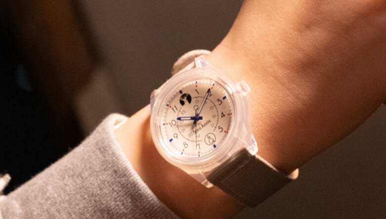 キャプテンスタッグとシチズンQ&Qのダブル50周年モデルが登場。ソーラー仕様で電池交換が不要なリストウォッチはコスパ抜群！