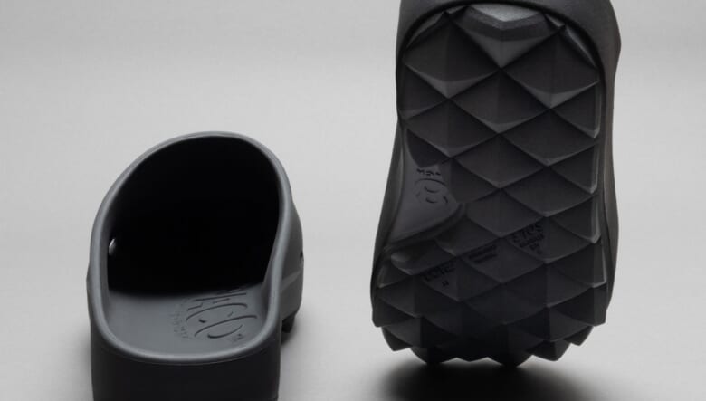 ひっくり返して汚れを軽減。PRACOの個性派サンダルに新カラーが仲間入り！