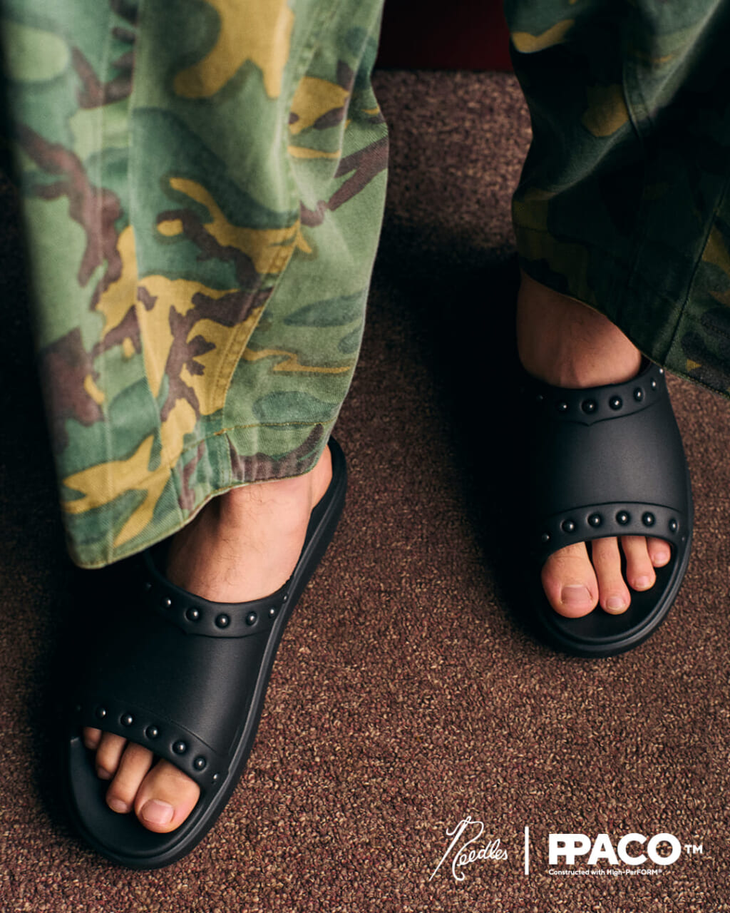 LUX-2 NEEDLES WITH STUDSサンダル黒