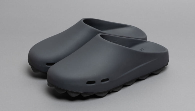 ひっくり返して汚れを軽減。PRACOの個性派サンダルに新カラーが仲間入り！