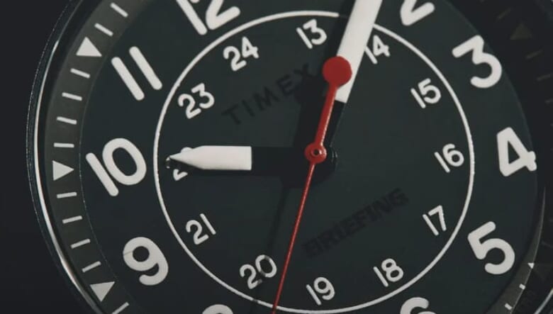 ブリーフィングとタイメックスが10年振りにコラボ。ミリタリズムを追求したフィールドウォッチをリリース！