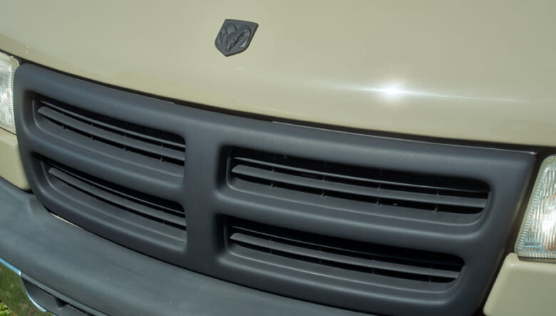 【’00 DODGE RAM VAN】欲しかったサイズのバンで愛犬と一緒に快適車中泊。