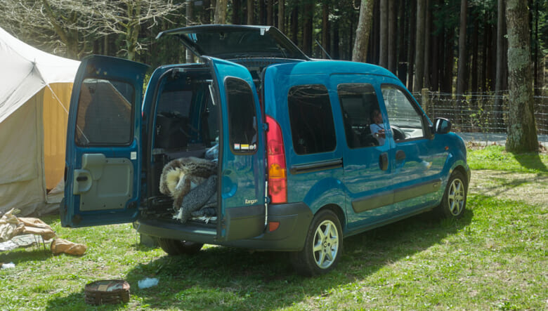 【’05 KANGOO GIRAFON】開閉式ガラスルーフがシゴトでも活躍する。