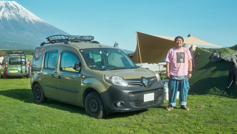 【’19 KANGOO COULEUR】ベッドキットを装着し、愛犬との旅を楽しむ。