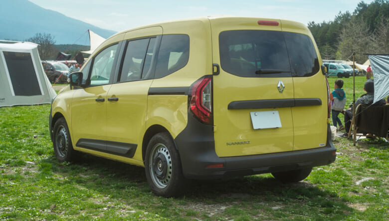 【’25 KANGOO】多彩なボディカラーに家族みんながハマり中。