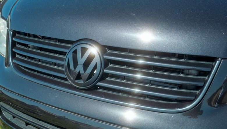【’07 VOLKSWAGEN T5】バンライフ御用達モデルで家族一緒の外遊びを満喫。