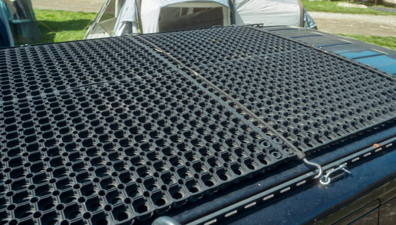【’07 VOLKSWAGEN T5】バンライフ御用達モデルで家族一緒の外遊びを満喫。