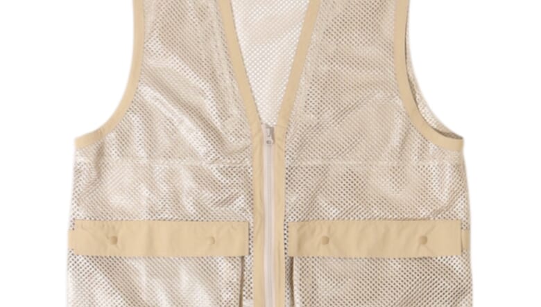 風を通してドライな着心地をキープ。バーラップアウトフィッターが放つメッシュ仕様のトップスが夏を快適に。