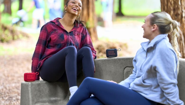 高音質のポケットスピーカー「JBL Go5」が新発売！優れた防水性＆アンビエントライトで見た目も楽しい。