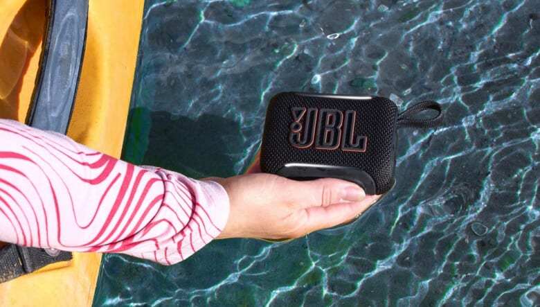高音質のポケットスピーカー「JBL Go5」が新発売！優れた防水性＆アンビエントライトで見た目も楽しい。
