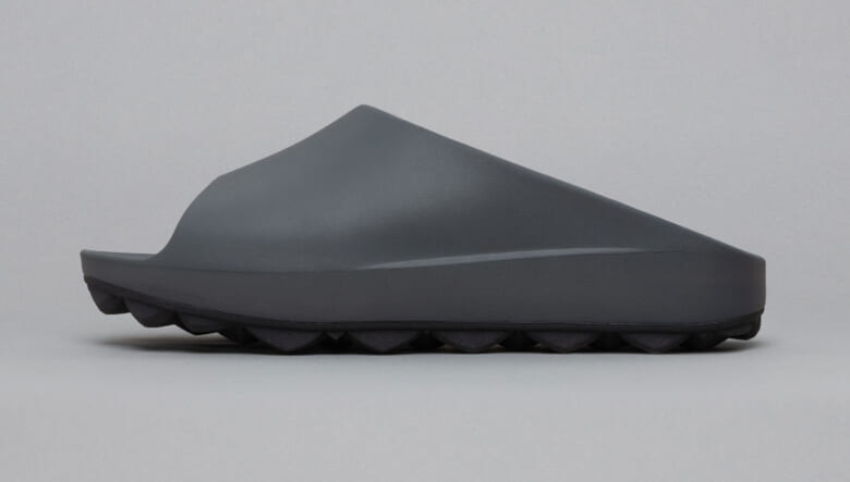 ひっくり返して汚れを軽減。PRACOの個性派サンダルに新カラーが仲間入り！