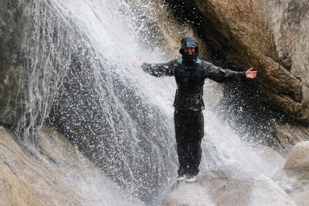 Cohesion Jacket滝使用シーン