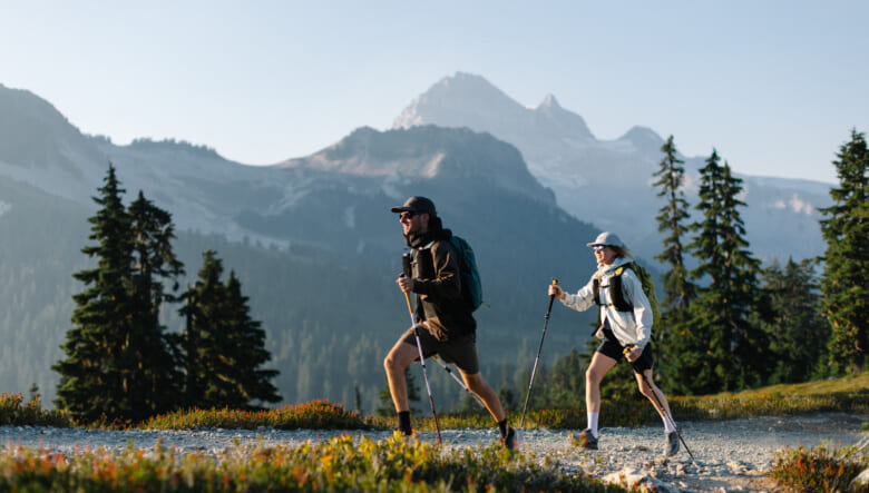 登山からシティユースまでOK！マウンテンハードウェアのDRYSPELLテクノロジーで優れた防水透湿性を発揮。