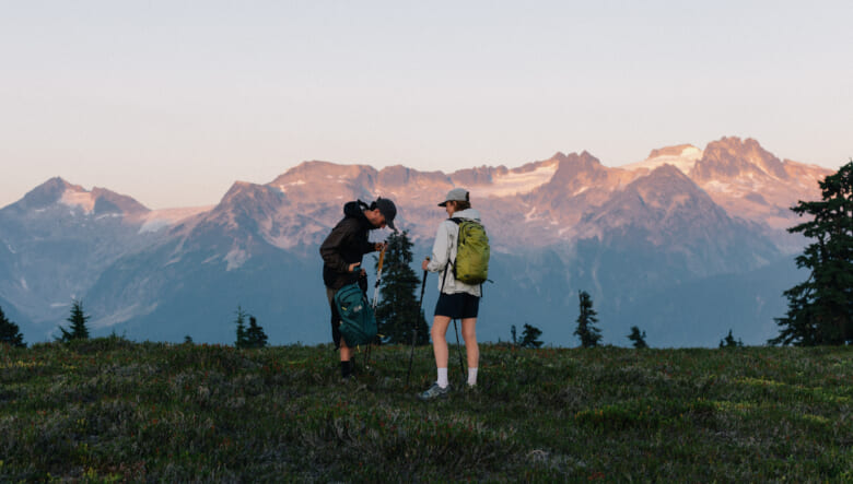 登山からシティユースまでOK！マウンテンハードウェアのDRYSPELLテクノロジーで優れた防水透湿性を発揮。