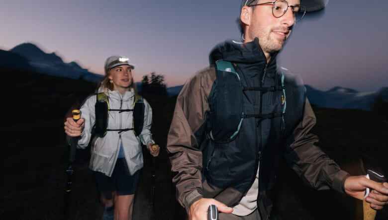 登山からシティユースまでOK！マウンテンハードウェアのDRYSPELLテクノロジーで優れた防水透湿性を発揮。