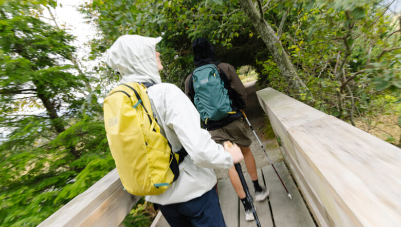 登山からシティユースまでOK！マウンテンハードウェアのDRYSPELLテクノロジーで優れた防水透湿性を発揮。