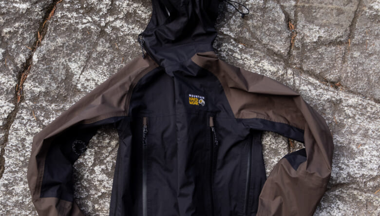 登山からシティユースまでOK！マウンテンハードウェアのDRYSPELLテクノロジーで優れた防水透湿性を発揮。