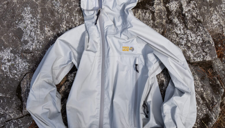 登山からシティユースまでOK！マウンテンハードウェアのDRYSPELLテクノロジーで優れた防水透湿性を発揮。