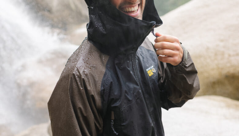 登山からシティユースまでOK！マウンテンハードウェアのDRYSPELLテクノロジーで優れた防水透湿性を発揮。