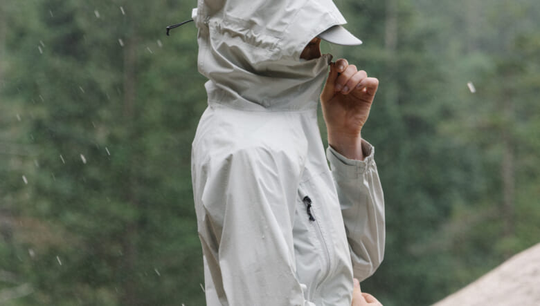 登山からシティユースまでOK！マウンテンハードウェアのDRYSPELLテクノロジーで優れた防水透湿性を発揮。