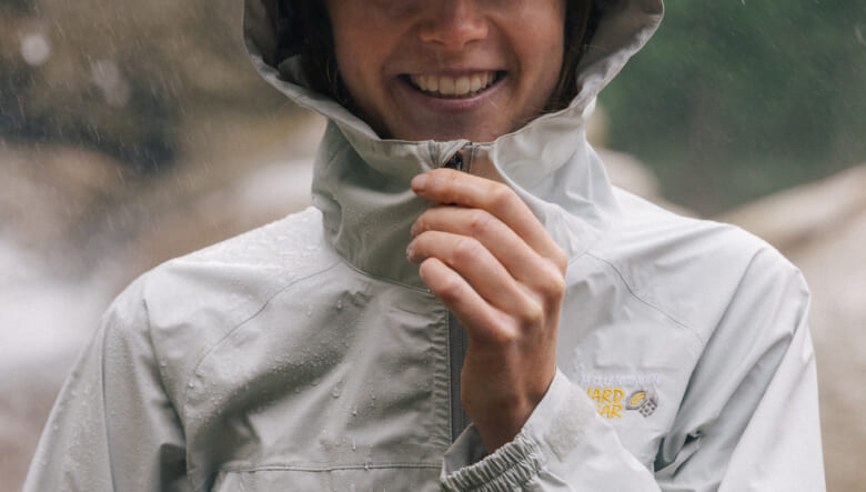 登山からシティユースまでOK！マウンテンハードウェアのDRYSPELLテクノロジーで優れた防水透湿性を発揮。