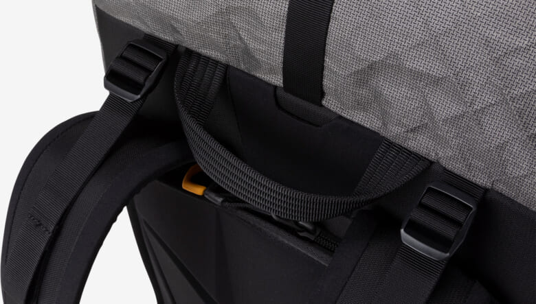 アウトドアに向けた本格カメラバッグがザ・ノース・フェイスから登場。バックカントリーのノウハウが凝縮。