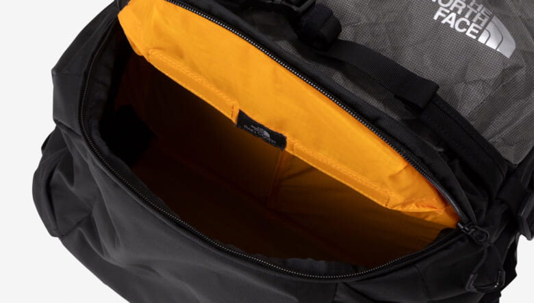 アウトドアに向けた本格カメラバッグがザ・ノース・フェイスから登場。バックカントリーのノウハウが凝縮。