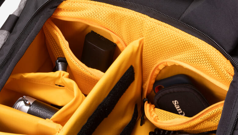 アウトドアに向けた本格カメラバッグがザ・ノース・フェイスから登場。バックカントリーのノウハウが凝縮。