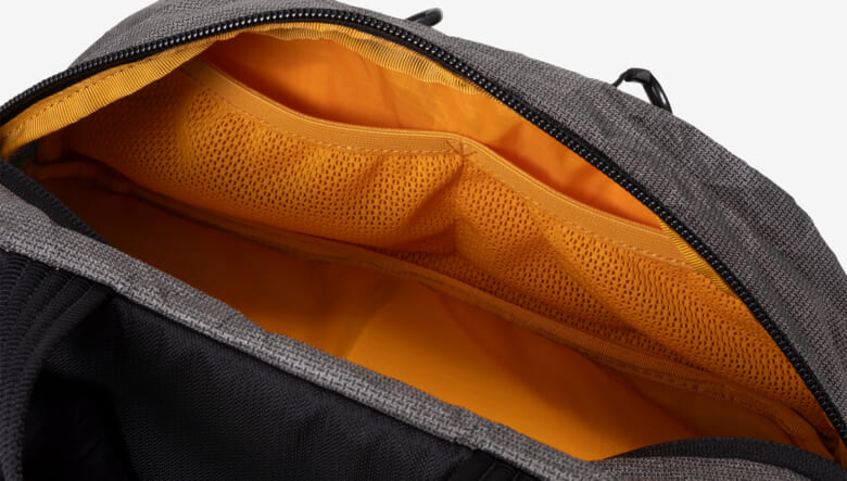 アウトドアに向けた本格カメラバッグがザ・ノース・フェイスから登場。バックカントリーのノウハウが凝縮。