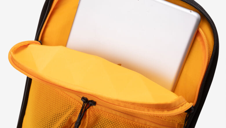 アウトドアに向けた本格カメラバッグがザ・ノース・フェイスから登場。バックカントリーのノウハウが凝縮。