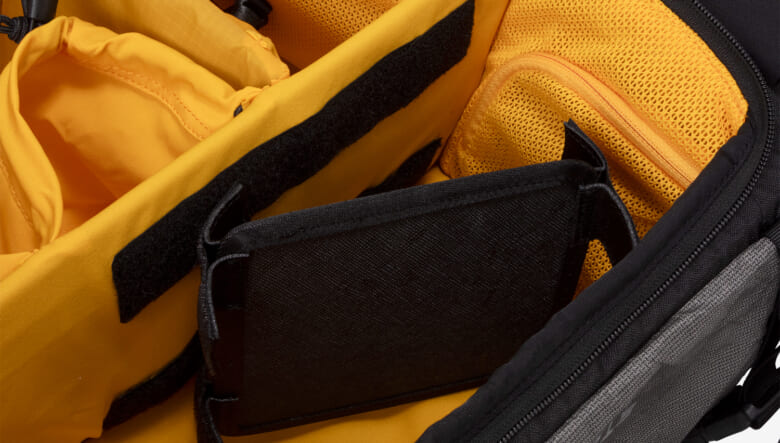 アウトドアに向けた本格カメラバッグがザ・ノース・フェイスから登場。バックカントリーのノウハウが凝縮。