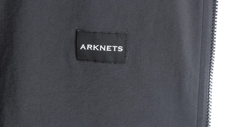 アークネッツがゴールドウインに別注！　遠赤外線の保温効果と4wayストレッチの快適ウエアが新発売。