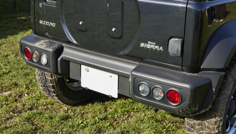【’24 SUZUKI JIMNY SIERRA JB74】ブラックで統一して、メッキをポイントに。