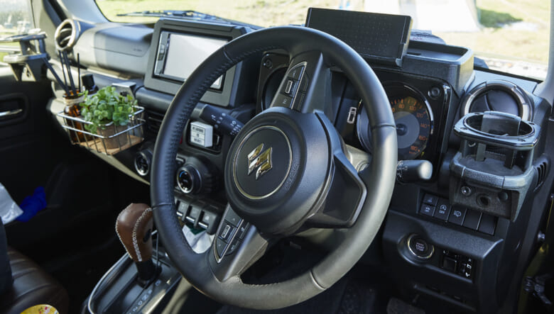 【’24 SUZUKI JIMNY SIERRA JB74】ブラックで統一して、メッキをポイントに。