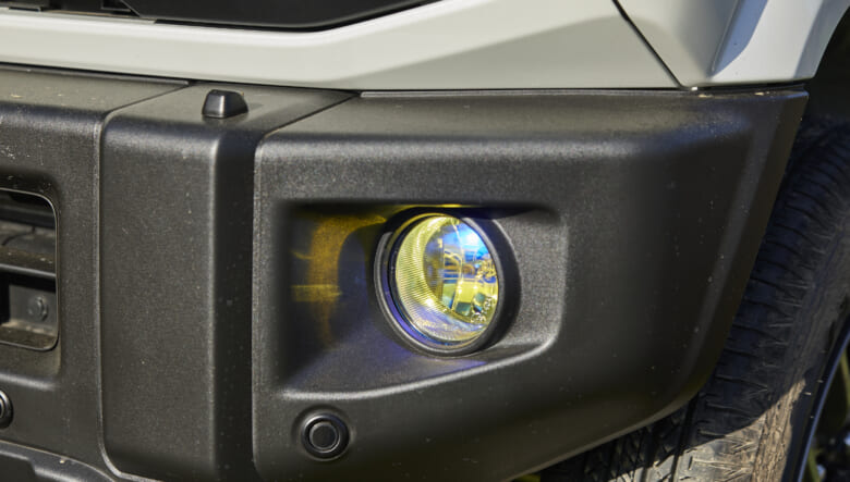 【’26 SUZUKI JIMNY JB64】純正っぽさをあえて残しつつ走りは強化。