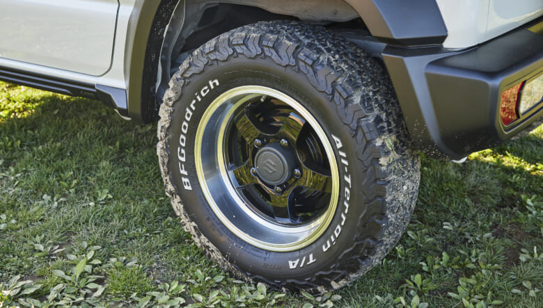 【’20 SUZUKI JIMNY SIERRA JB74】ディープリムホイールとレトロなフェイスに注目。