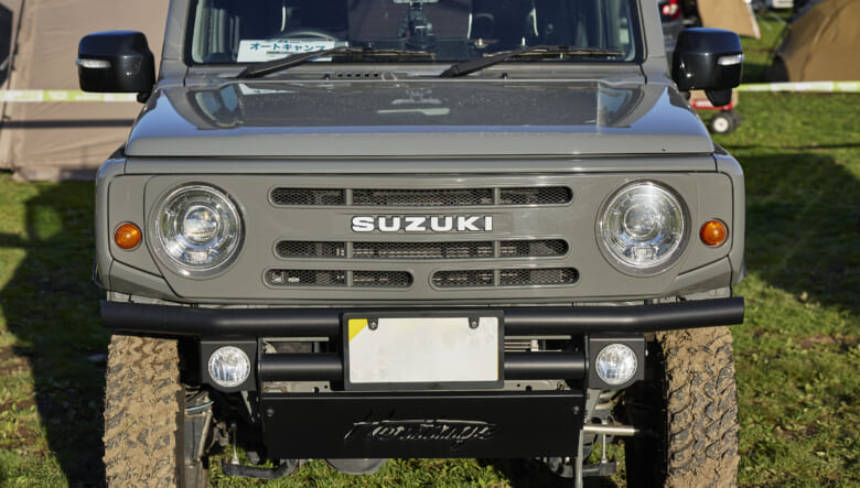 【’23 SUZUKI JIMNY JB64】ラギッドさはそのまま、日常にもなじむ軽快さを。